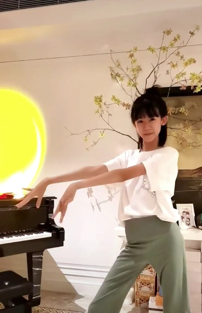 贝儿|陆毅女儿跳舞超炫，14岁贝儿四肢纤细修长如竹竿，身高优越似超模
