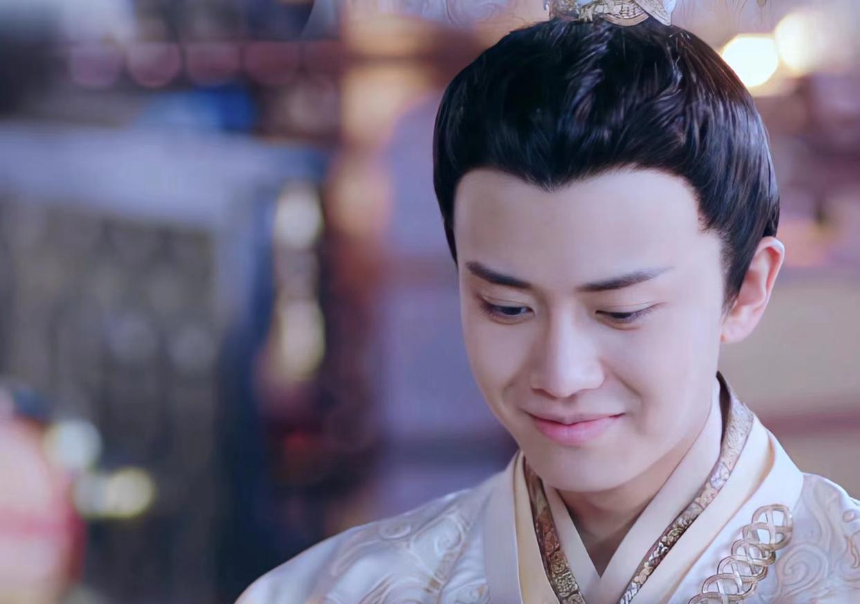 迪丽热巴|艺人什么行为消耗粉丝热情?任嘉伦和迪丽热巴,他们是最好的答案