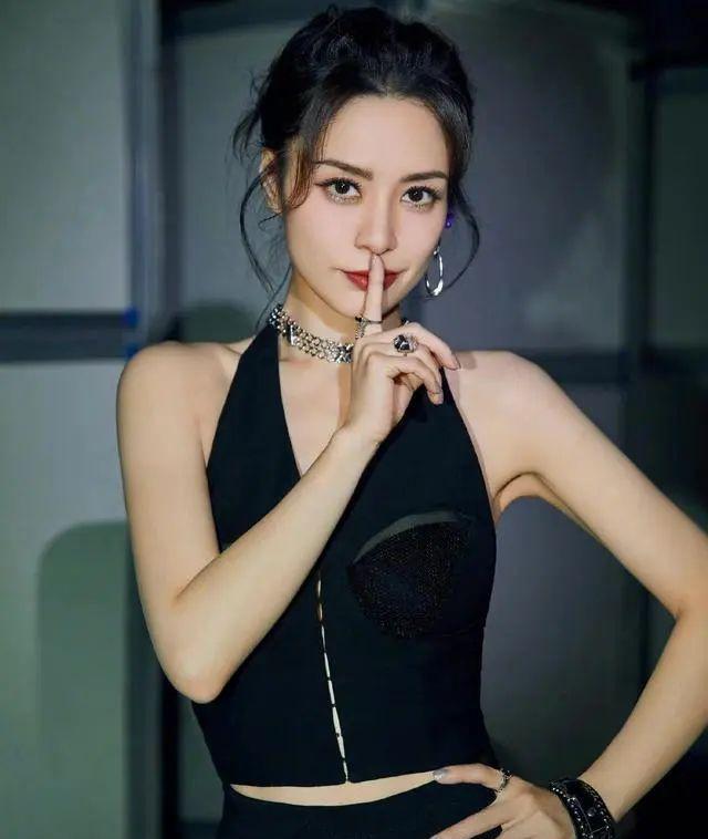 阿娇分享卸妆全过程，皮肤紧致，网友：这是无效化妆的典范
