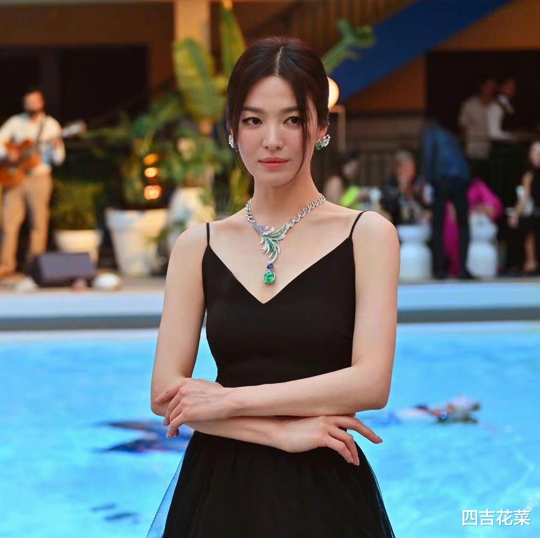 宋慧乔|宋慧乔黑色长裙清冷高贵,怎么越来越像徐睿知了