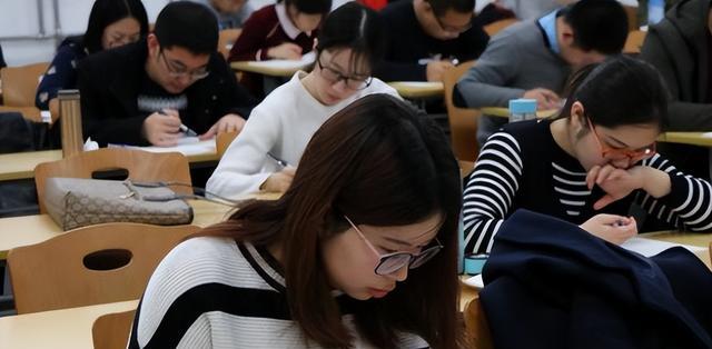 政审|自己的事自己扛，家长表示政审不应该审三代，网友们却一反常态