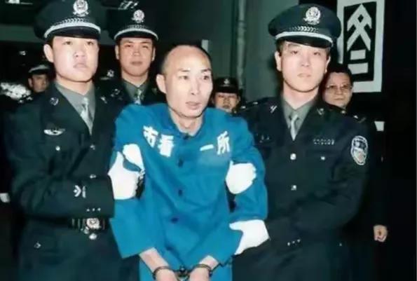 2001年,石家庄杀人狂靳如超一夜杀108人,致38人重伤