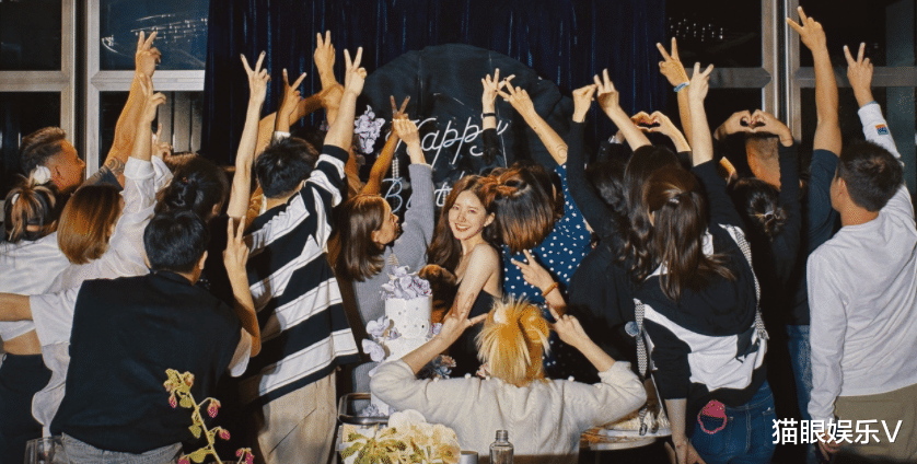 赵露思|赵露思高调晒庆生照！生日派对气派奢华，穿吊带身材火辣举止优雅