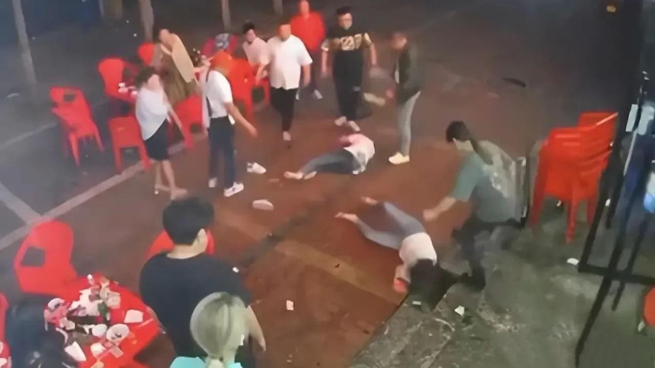 唐山4名被打女子集体选择了沉默，39天依然雾里看花，真相是啥？