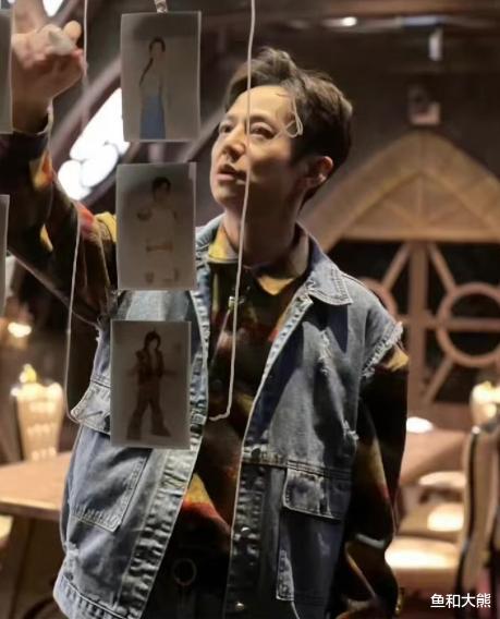 小姐姐|《明侦》拍摄内景曝光，何炅带头梳理案情，王鸥大张伟造型太抢镜