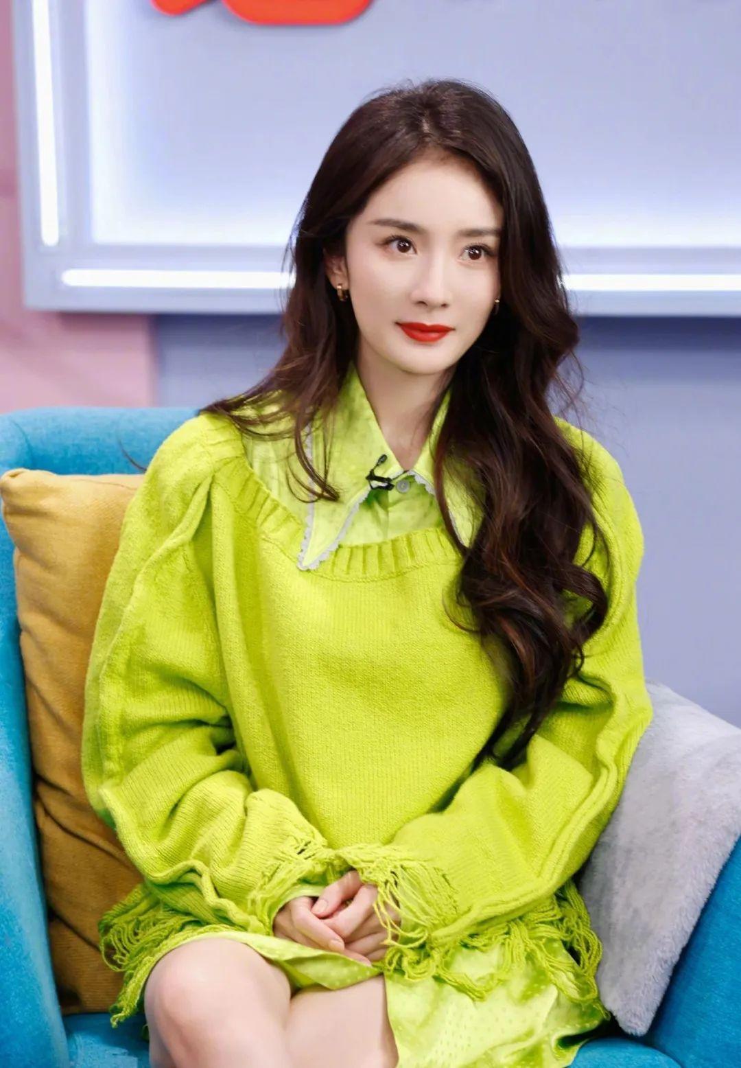 燃脂 被春晚上的赵丽颖惊艳了!她现在变化好大啊!