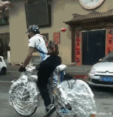 为啥KTV的卫生间里要放一个沙发,有啥用途啊?