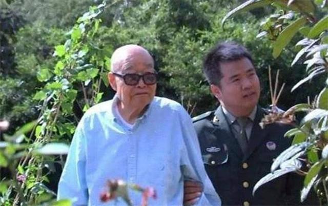 师长回乡探亲，途中和车夫聊了一路，到家时才发现是自己父亲