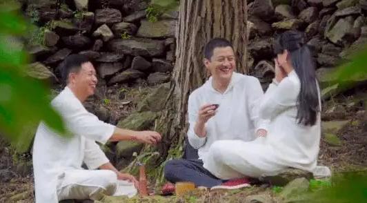 选秀|李亚鹏为什么娶这个小她18岁的女人？