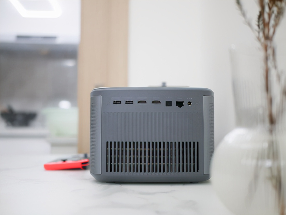 徕卡|徕卡调色的坚果J10S投影仪预售开启，值得买吗？