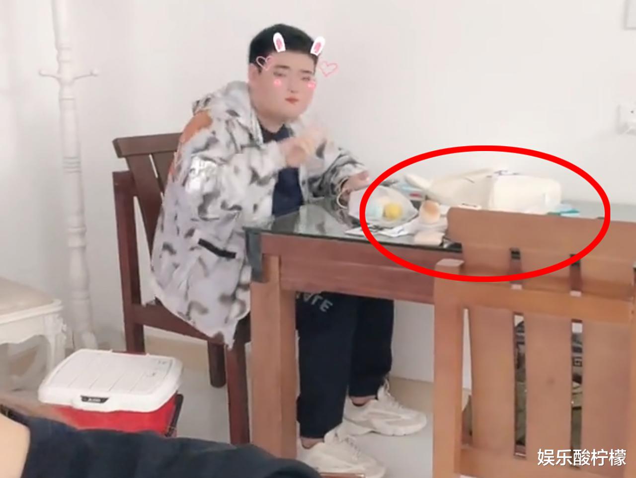 炊事班的故事|王小蒙晒《乡村爱情17》花絮,谢腾飞抢镜头,网友:没上学啊