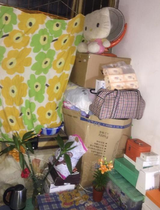 晒晒我在成都180的出租房，又小又破，连厕所都没有，但是很幸福