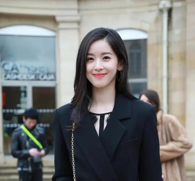 章泽天|刘强东和章泽天，相差19岁，是老夫少妻，结婚时就不被看好