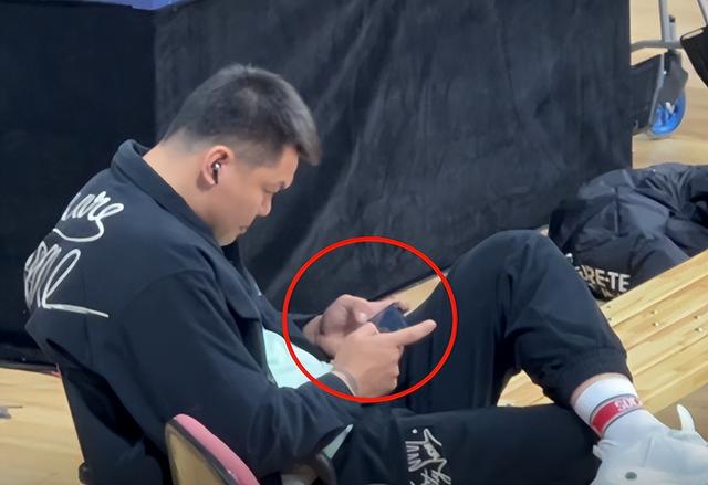 川崎前锋|广东宏远的堕落是谁的锅？朱芳雨不作为，放走三连冠最大功臣