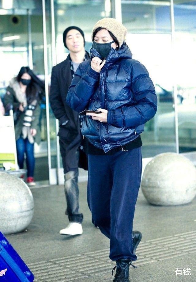 徐静蕾|徐静蕾近照曝光,身材臃肿不修边幅,与男友合体,男友偶像包袱重