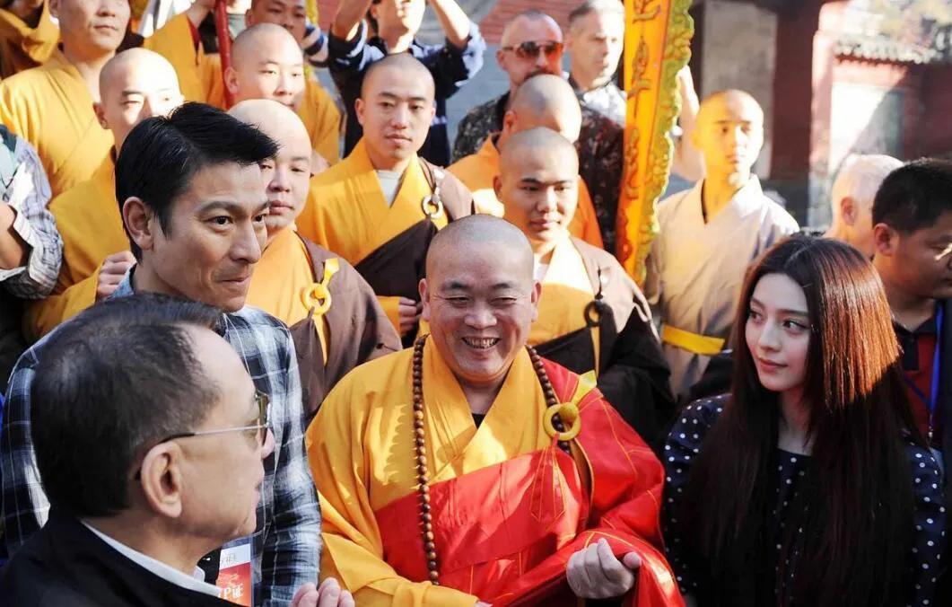 |?释永信一件袈裟16万、8串佛珠价值过亿？