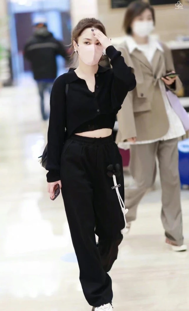 阿娇|41岁阿娇参加浪姐变自信！勇敢穿露脐装走机场，身材暴瘦美回巅峰