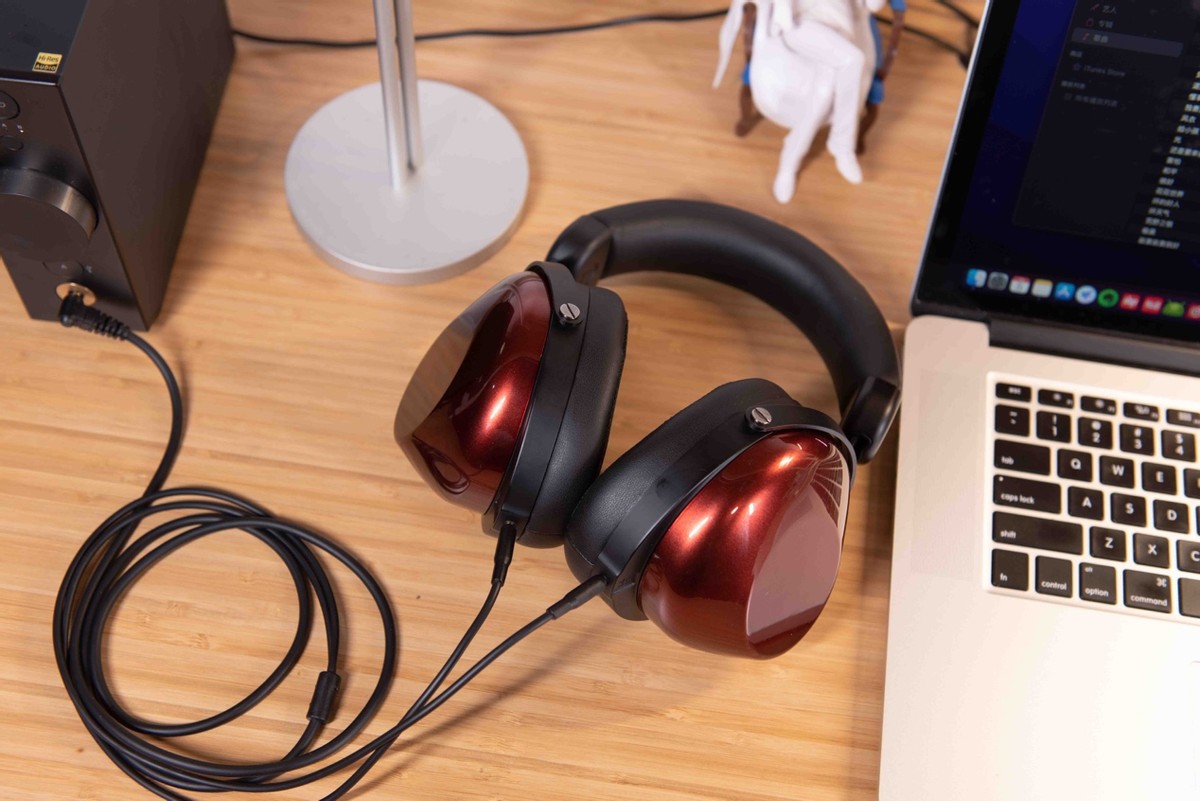 耳机|暖到心坎里的调教风格！HIFIMAN HE-R9拓扑振膜动圈耳机体验