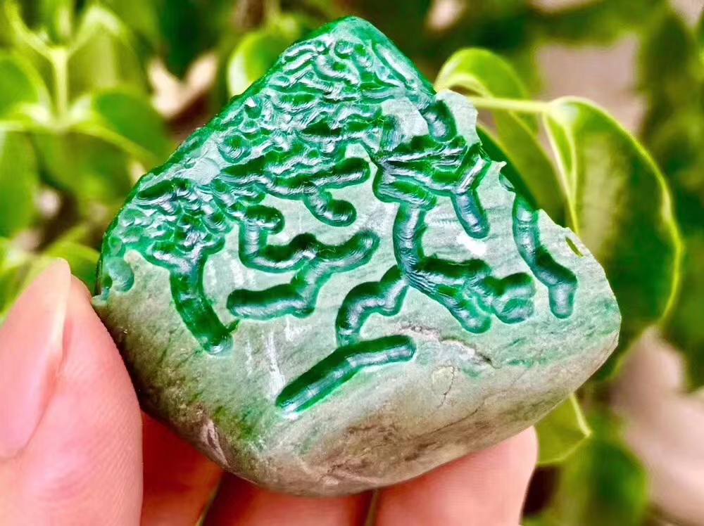 翡翠|这样的石头你爱了吗?珍贵玉石品种——翡翠