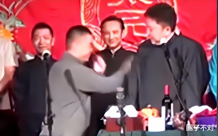 岳云鹏|岳云鹏的3个徒弟:一个比一个“贱”,刚上任就纷打脸曹云金