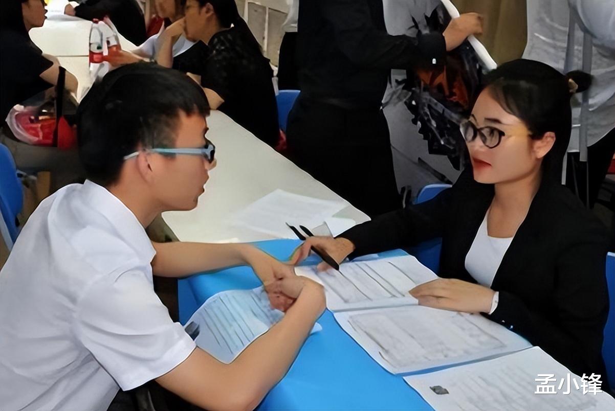 大学生|“我能熬夜,但不能加班”,00后大学生进入职场,给出工作新定义