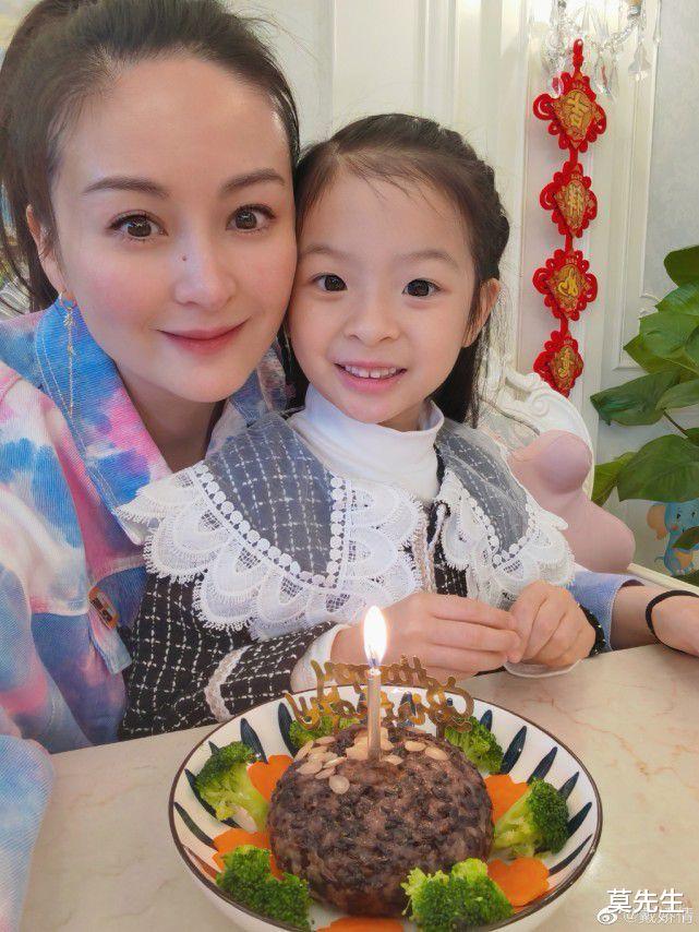 童锦程|25位明星上海居家隔离:陈赫朱桢聚餐,杜若溪晒菜,刘嘉玲看风景