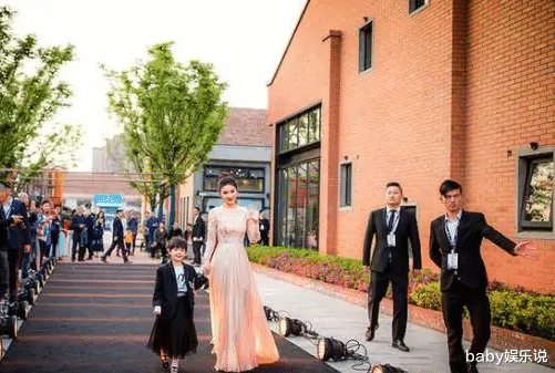 黄奕|黄奕：事业巅峰，被丈夫曝光私生活，如今怎样了