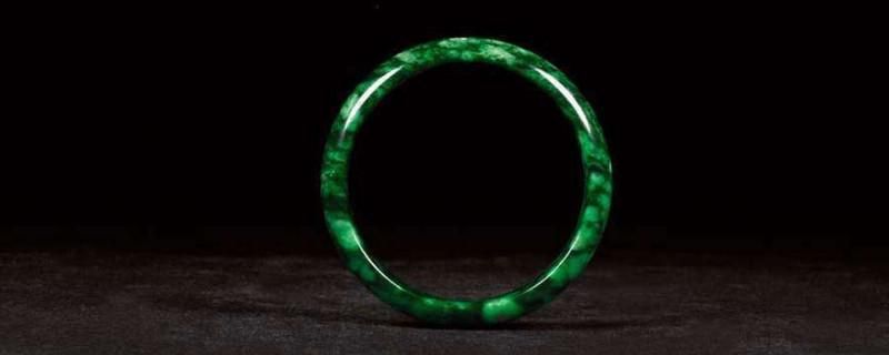 翡翠手镯|教你怎么去挑一个好的的翡翠镯子