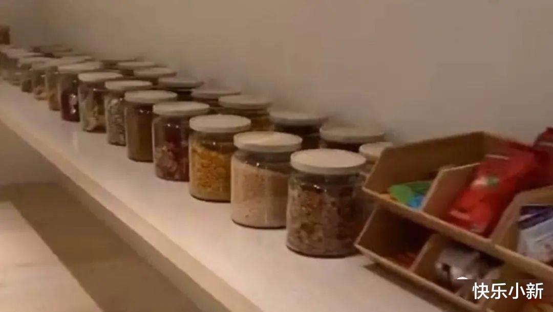 金·卡戴珊|卡戴珊晒豪宅被群嘲?食品间比一般公寓大,网友骂:太浪费!