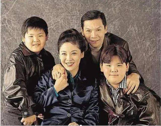 向华强|哥哥娶大美女郭碧婷,他到处惹是生非还坑爹