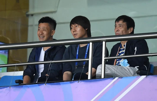 李铁|媒体人证实郑斌被查 陪陈戌源看球配图耐人寻味！网友：仨进去俩了