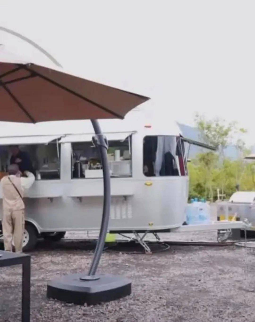 李亚鹏|李亚鹏再亏1.8亿，变卖房车营地沦为网红带货, 难怪王菲要离婚