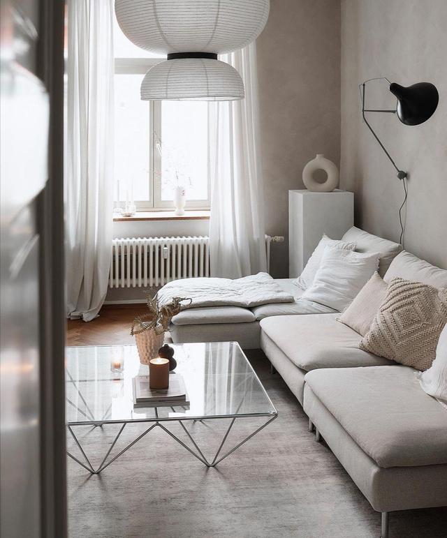 岁月人间,她有温暖的家!素瓷勾勒淡雅气质,植物与灯光点亮时光