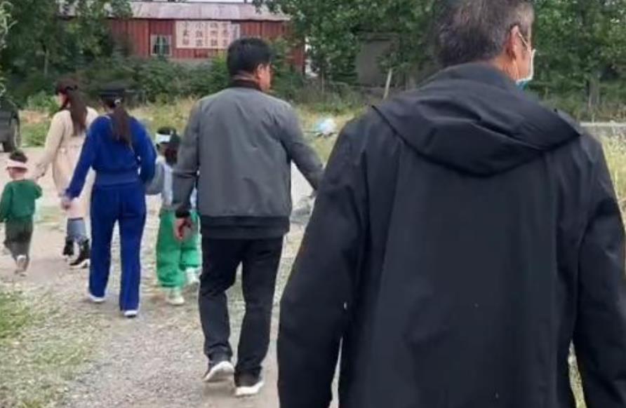 刘德华|赣南华仔晒许姚田同框照,田静弟弟说都没人叫我,遭嘲全家是戏精