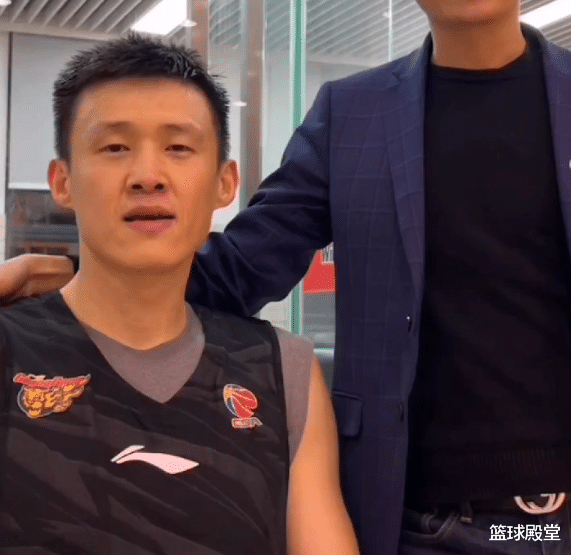 杜锋|探营广东训练！杜锋+朱总送签名，阿联腼腆，徐杰酷帅，全员专注