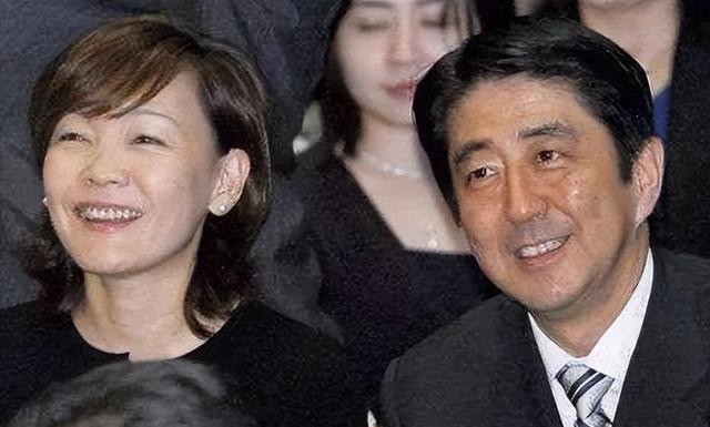 安倍晋三|安倍晋三的离谱夫人！喝酒蹦迪还给安倍戴绿帽！为何却深受宠爱？