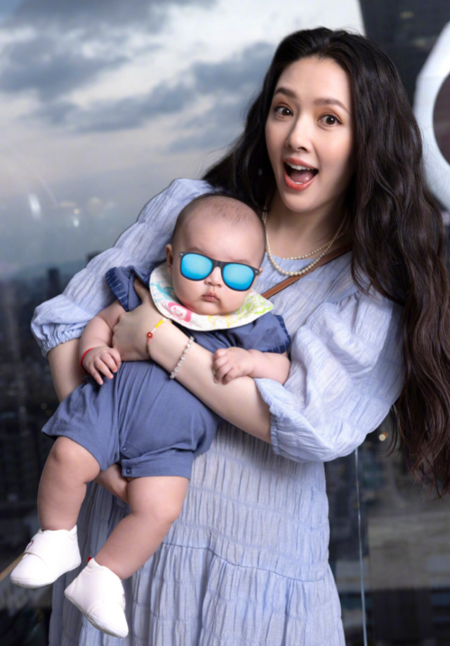 向佐|郭碧婷向佐已和好，郭爸爸不再生女婿气，取关向佐后又重新关注