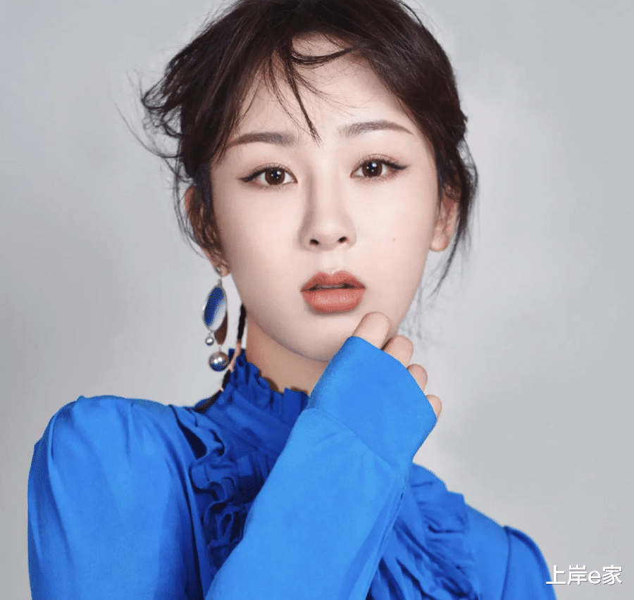 杨紫|杨紫的长相温润柔和,端正大气适合出现在任何剧情中,非常耐看!