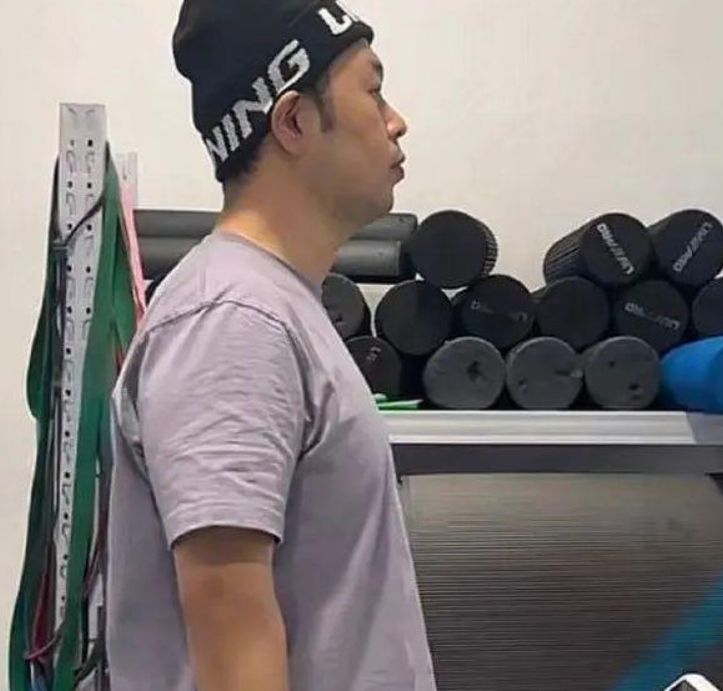 杜海涛|杜海涛现身黑龙江录节目,面部圆润胖一圈,与鹿晗同框像父子