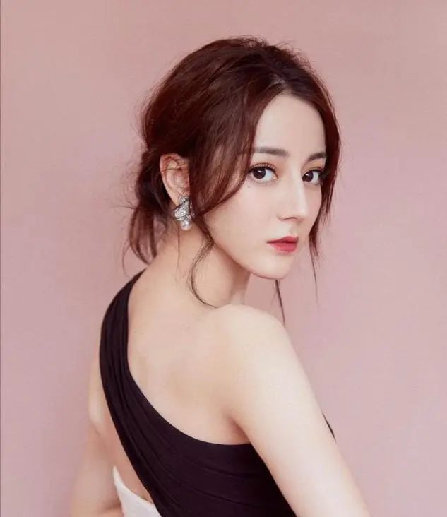 浓妆 脸上有这5个特征的女人，常被称为“精致脸”，浓妆素颜都好看