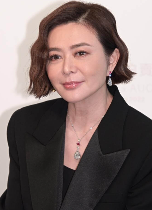 |关之琳戴四千万首饰亮相,为庆祝60大寿决定卖掉过亿珠宝