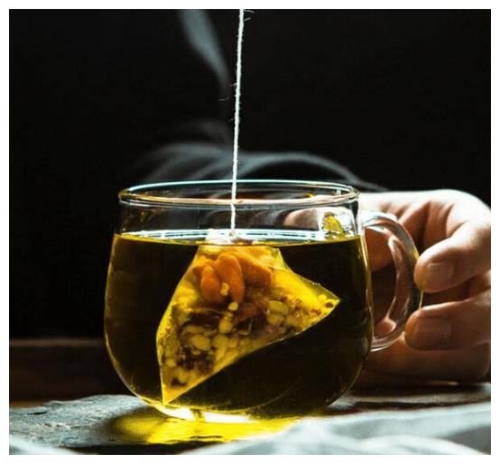 tes战队 39岁蔡卓妍“开挂”式长开，发福后不显臃肿，高调挑战透视裙，却美出新高度