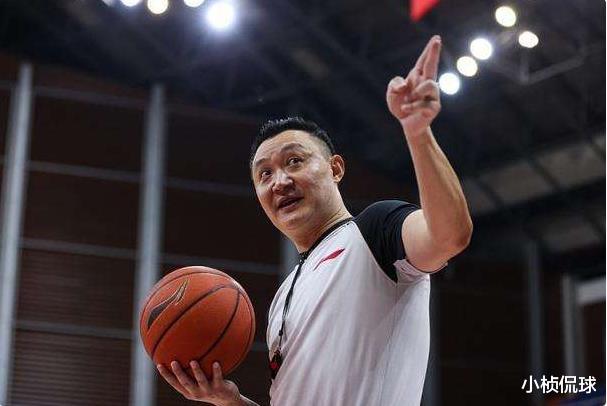 闫军|名哨因意外缺席常规赛，上海已开出内部罚单，广州外援被打脑震荡