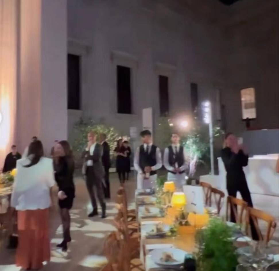 刘銮雄|刘銮雄旧爱晒英国生活,身材高挑长相不输甘比,20岁女儿颜值瞩目