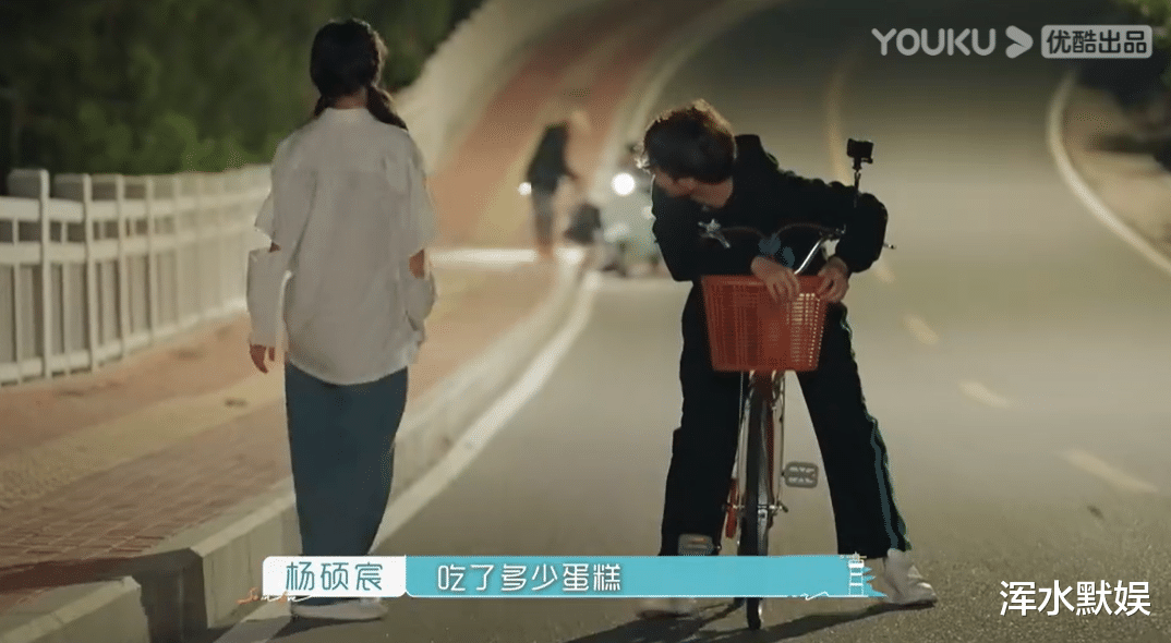 没谈过恋爱的我|《没谈过恋爱的我》节目组别再硬凑CP了，曹烨和杨硕宸真的不合适