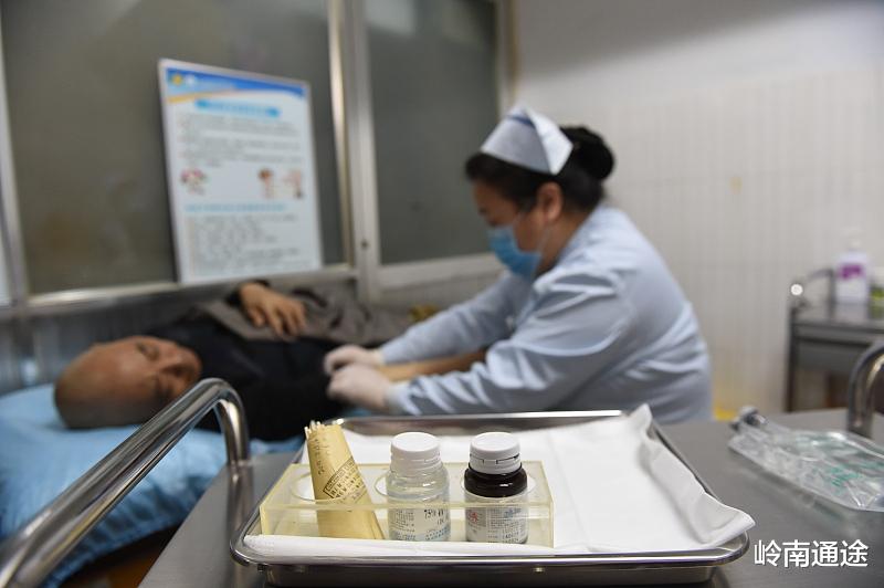 考试|大专毕业生,所学的专业是医学,现在待业在家,有什么出路吗?