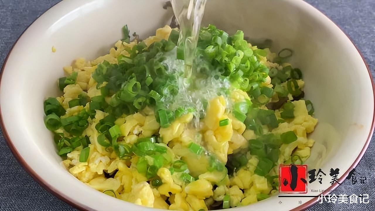 教你做菠菜馅小笼包，皮薄大馅，鲜香味美，好吃又解馋，真香