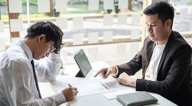 离职|为什么在一个公司待得越久,越不敢轻易离职?论上班族的自我修养