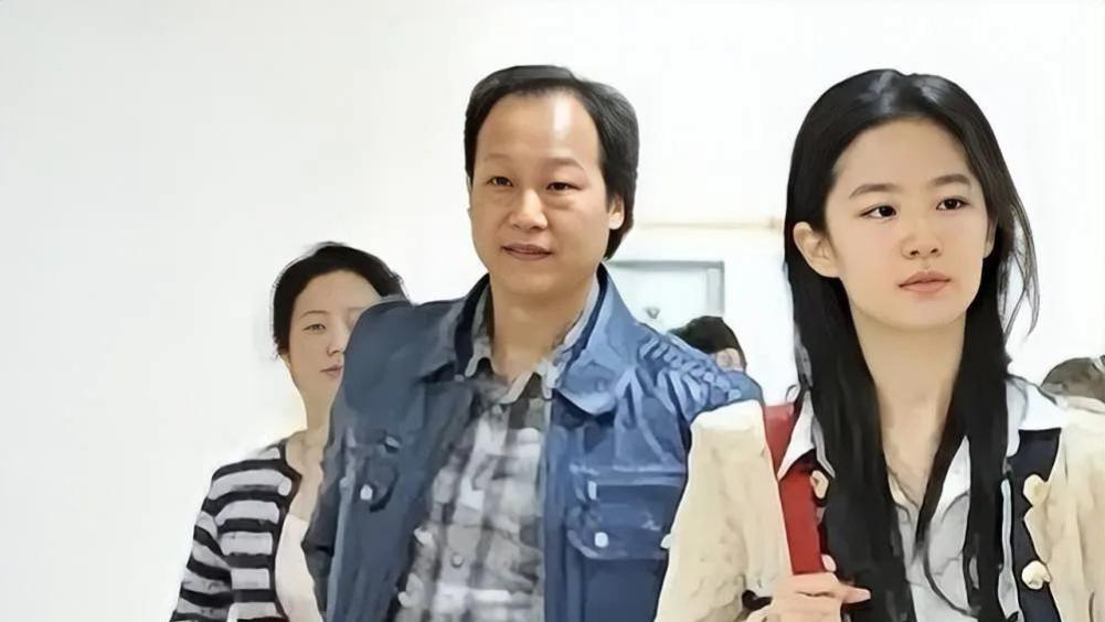 李易峰|李易峰被爆与女网红五天四夜，女方吃药推迟例假，靠富豪爸爸走红