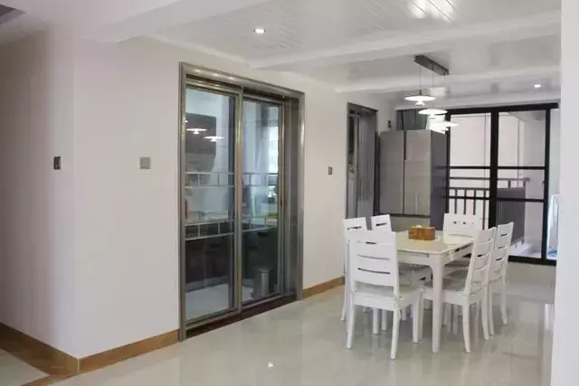 和老公共同装修的125㎡新家，不做吊顶大白墙也美出天际！晒晒